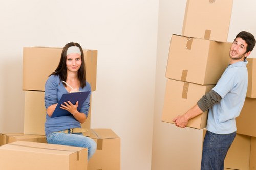 Careful wrapping and boxing of household items in Knightsbridge